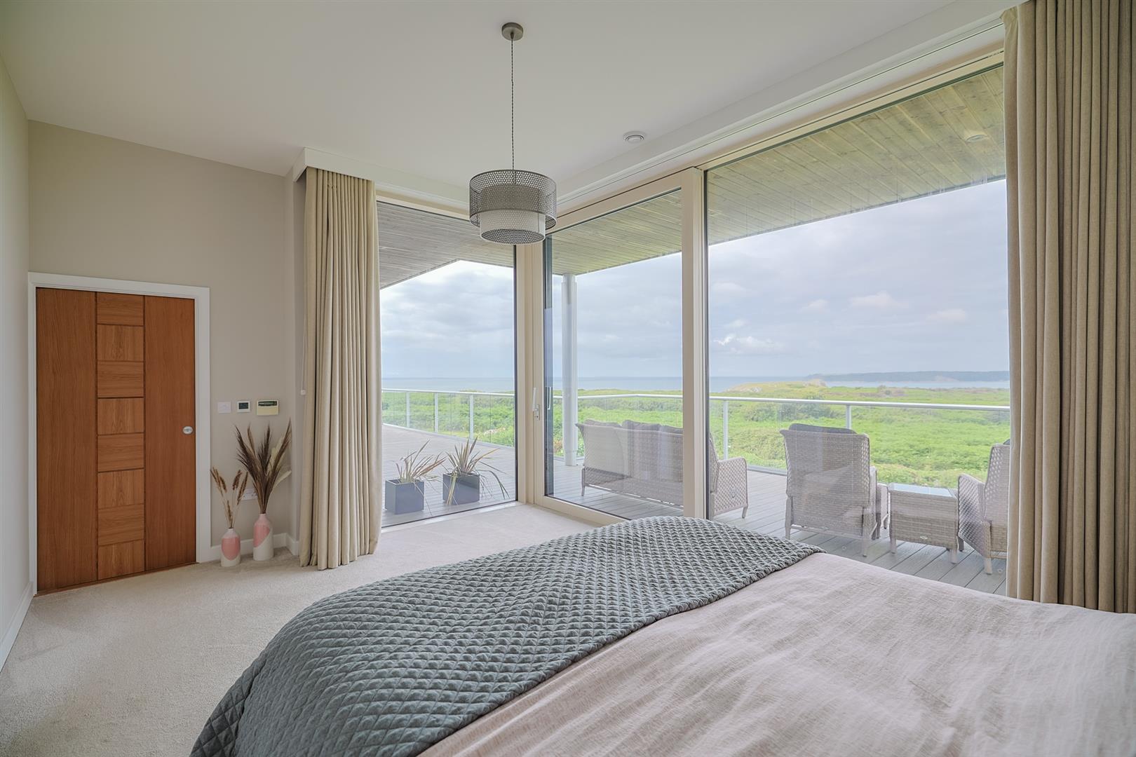 East Cliff, Southgate, Swansea, SA3 2AS
